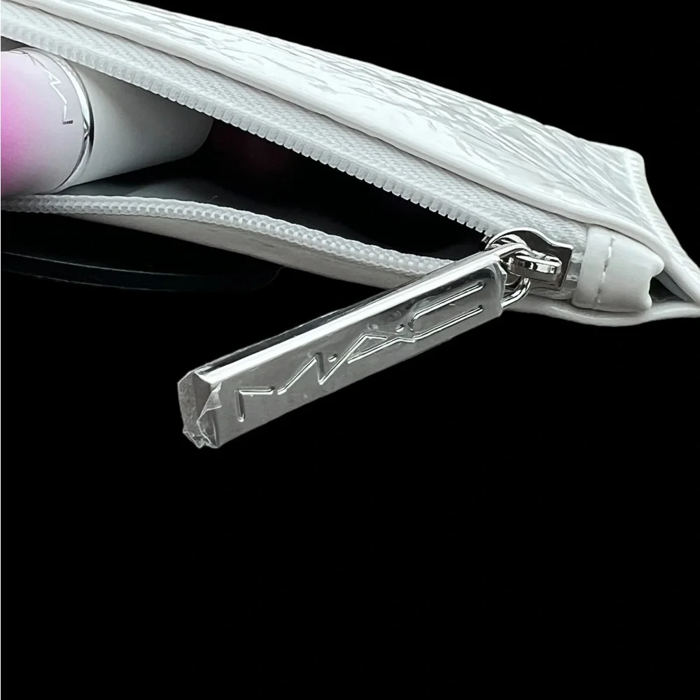 HP 🫶🏻MAC HOLIDAY 2023 LE Cosmetics Bag - Picture 9 of 10